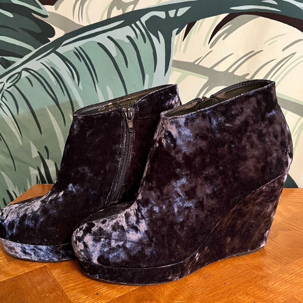 Velvet wedges